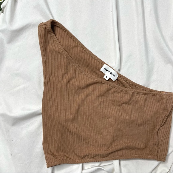 Revolve Superdown Ellie One Shoulder Ribbed Neutral Nude Cropped Top Medium - Picture 3 of 7